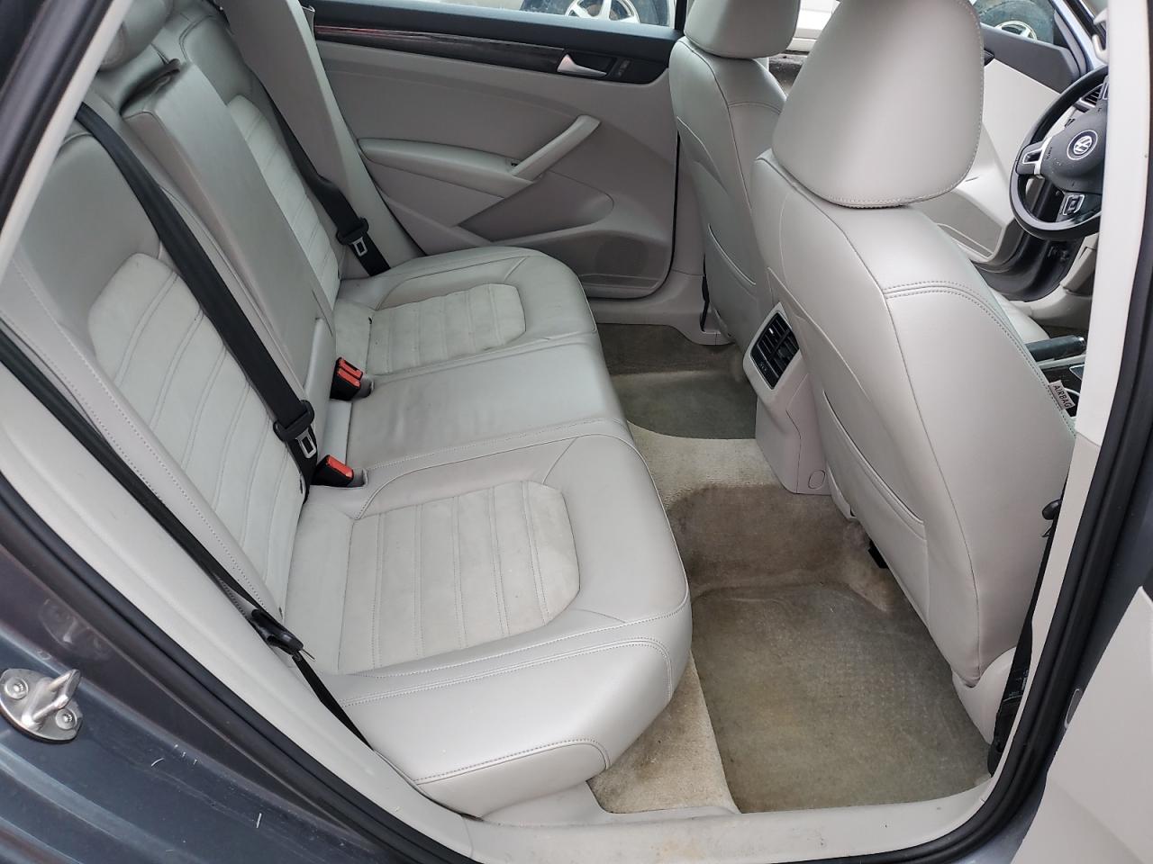 2015 Volkswagen Passat Sel VIN: 1VWCS7A35FC122589 Lot: 59526075