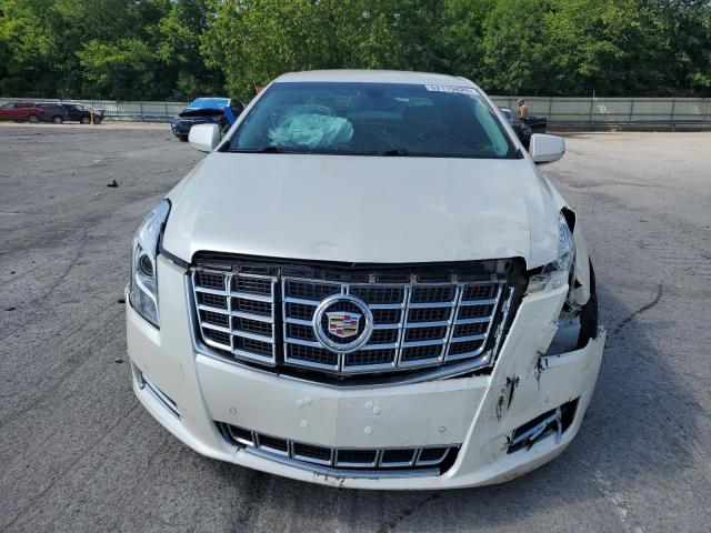 Sedans CADILLAC XTS 2013 Biały