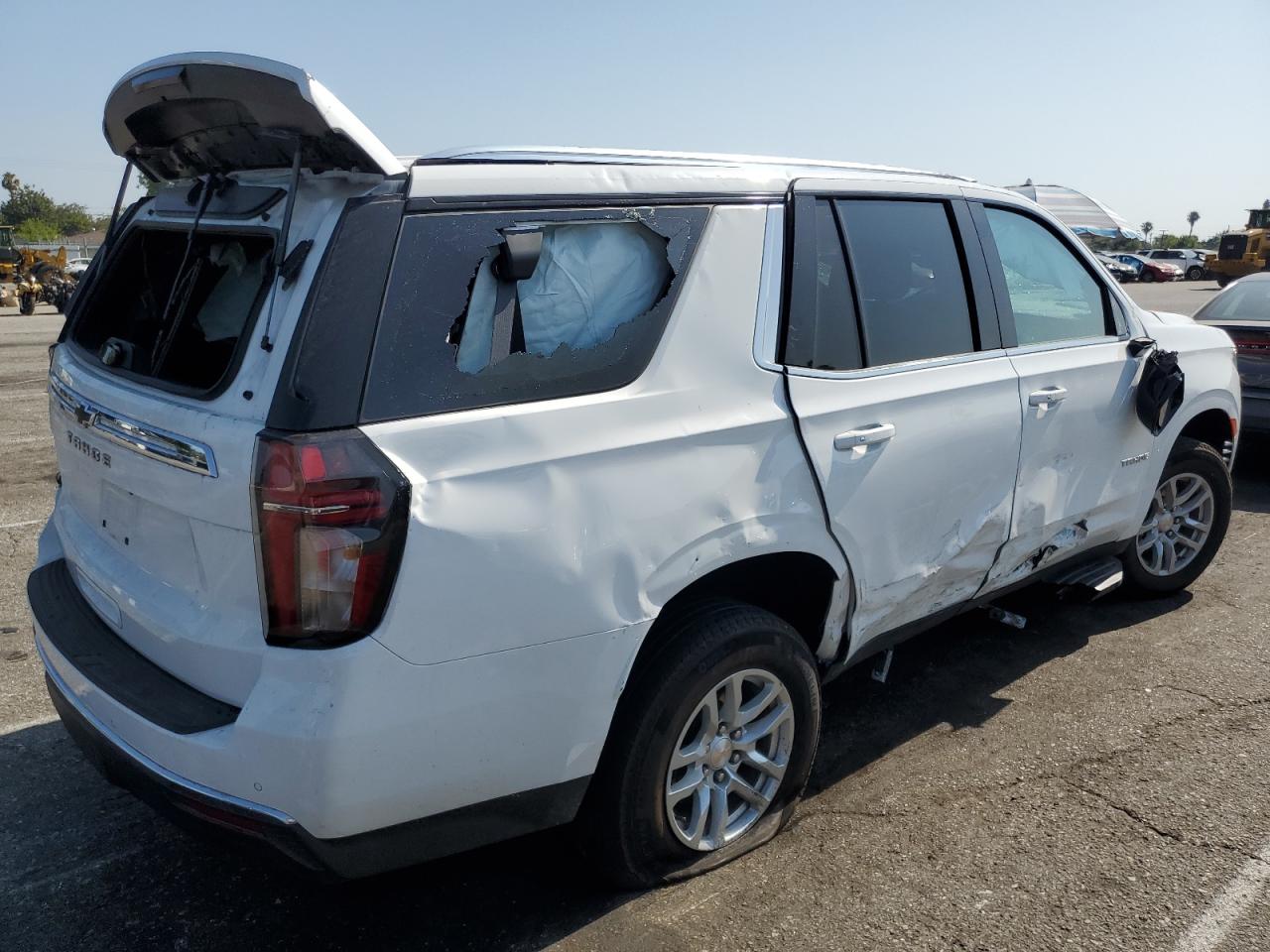 CHEVROLET TAHOE 2024 VIN 1GNSCMED2RR130073 фото 3
