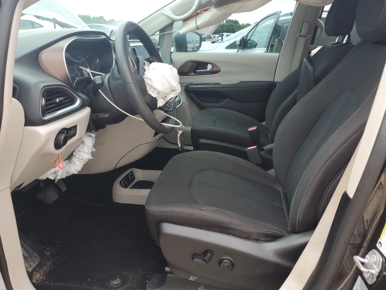 2017 Chrysler Pacifica Touring VIN: 2C4RC1DG5HR675856 Lot: 62707495