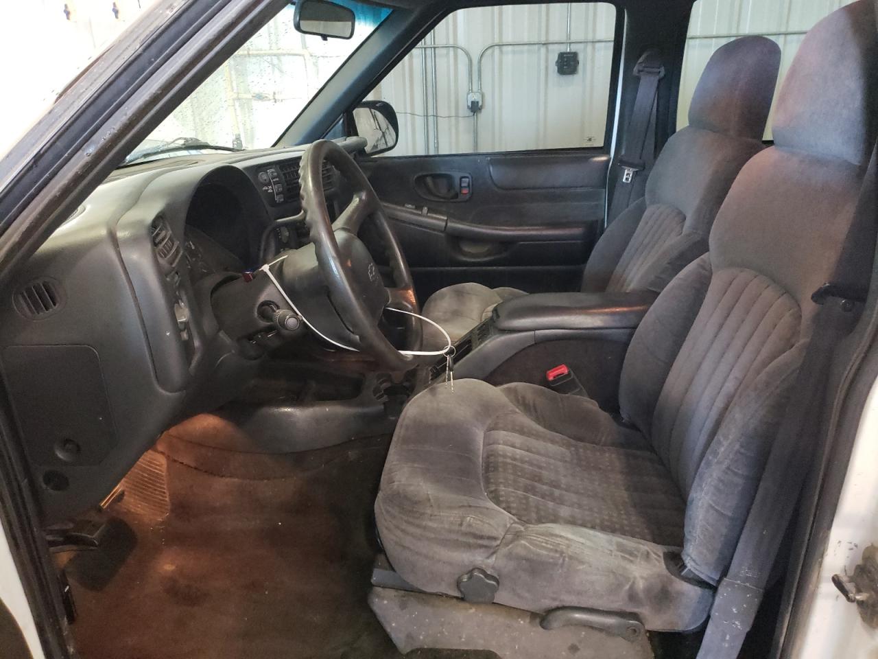2000 Chevrolet Blazer VIN: 1GNDT13W6Y2407049 Lot: 61647865