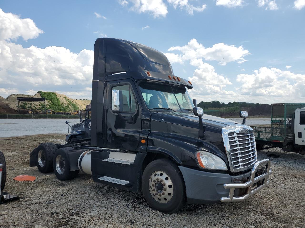 2014 Freightliner Cascadia 125 Semi Truck for Sale in Gainesville, GA - Mechanical