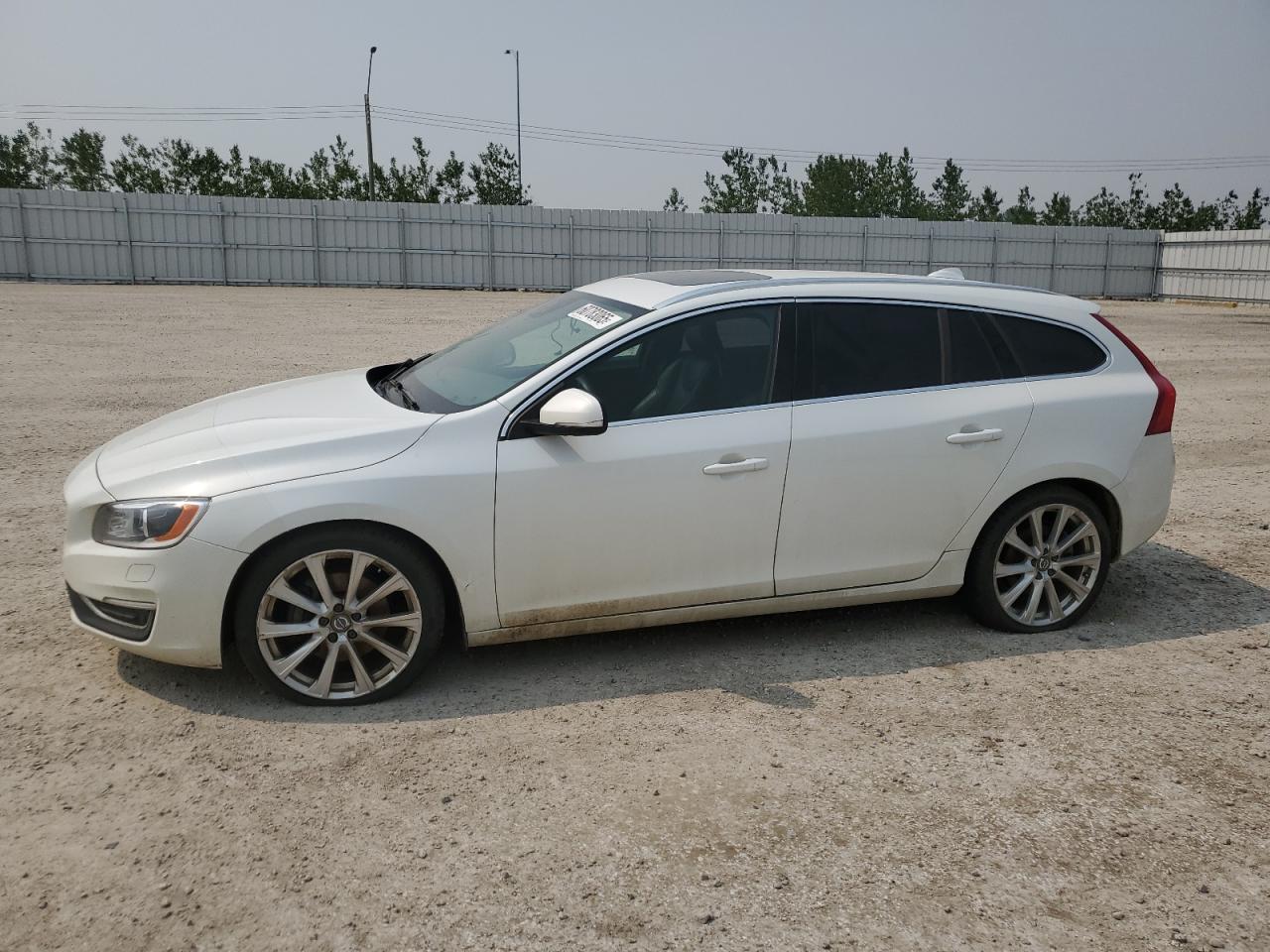 2017 Volvo V60 Premier на продаже в Nisku, AB - Vandalism