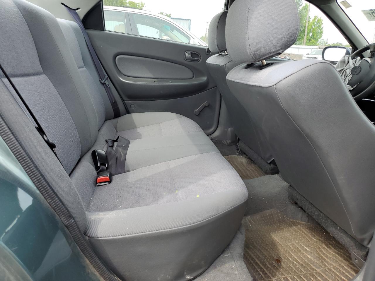 1998 Mazda Protege Dx VIN: JM1BC1410W0242160 Lot: 62419175