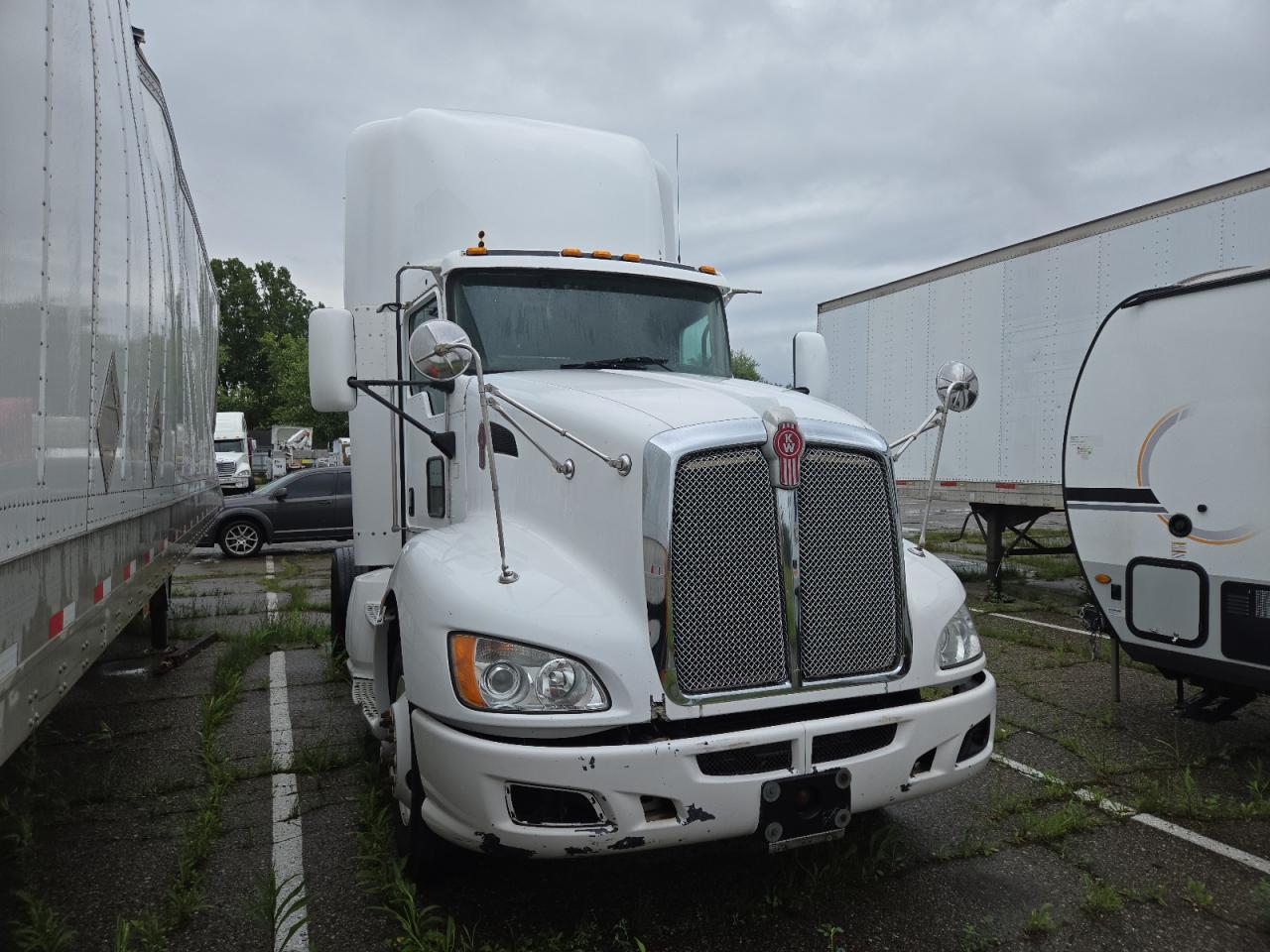 2010 Kenworth T600 Semi Truck للبيع في Woodhaven، MI - Front End