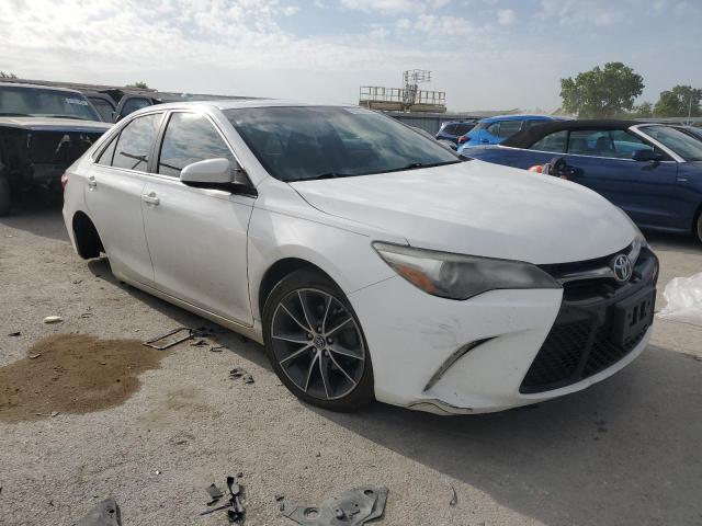 Sedans TOYOTA CAMRY 2015 Biały