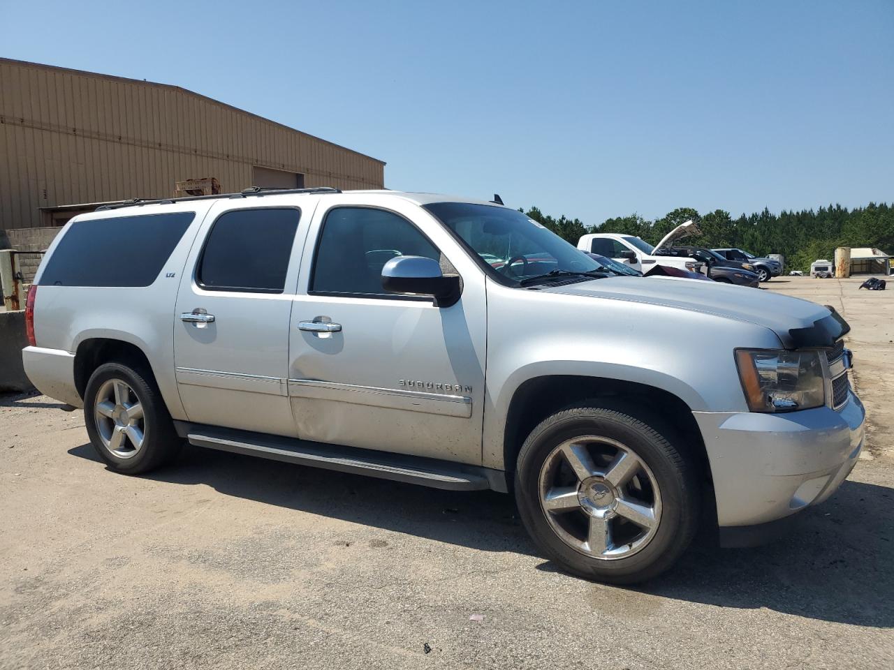 CHEVROLET SUBURBAN 2013 VIN 1GNSCKE0XDR165776 фото 4