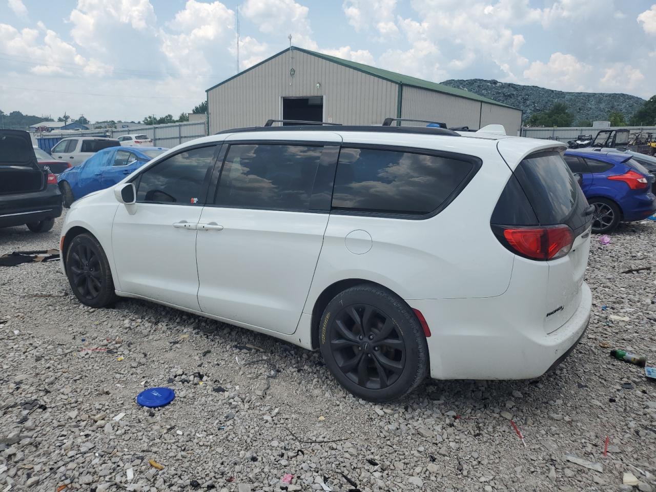 CHRYSLER PACIFICA 2018 VIN 2C4RC1BG6JR364509 фото 2