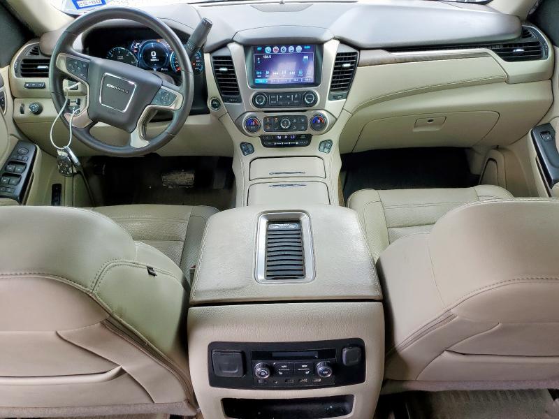  GMC YUKON 2018 Зеленый
