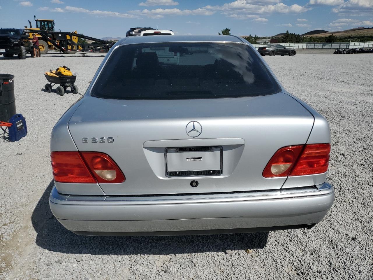 1999 Mercedes-Benz E 320 VIN: WDBJF65H6XA944277 Lot: 62394415