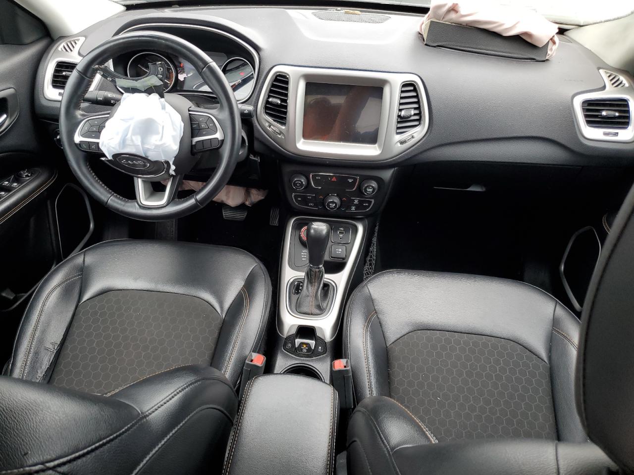 2018 Jeep Compass Latitude VIN: 3C4NJDBB2JT114787 Lot: 61144105