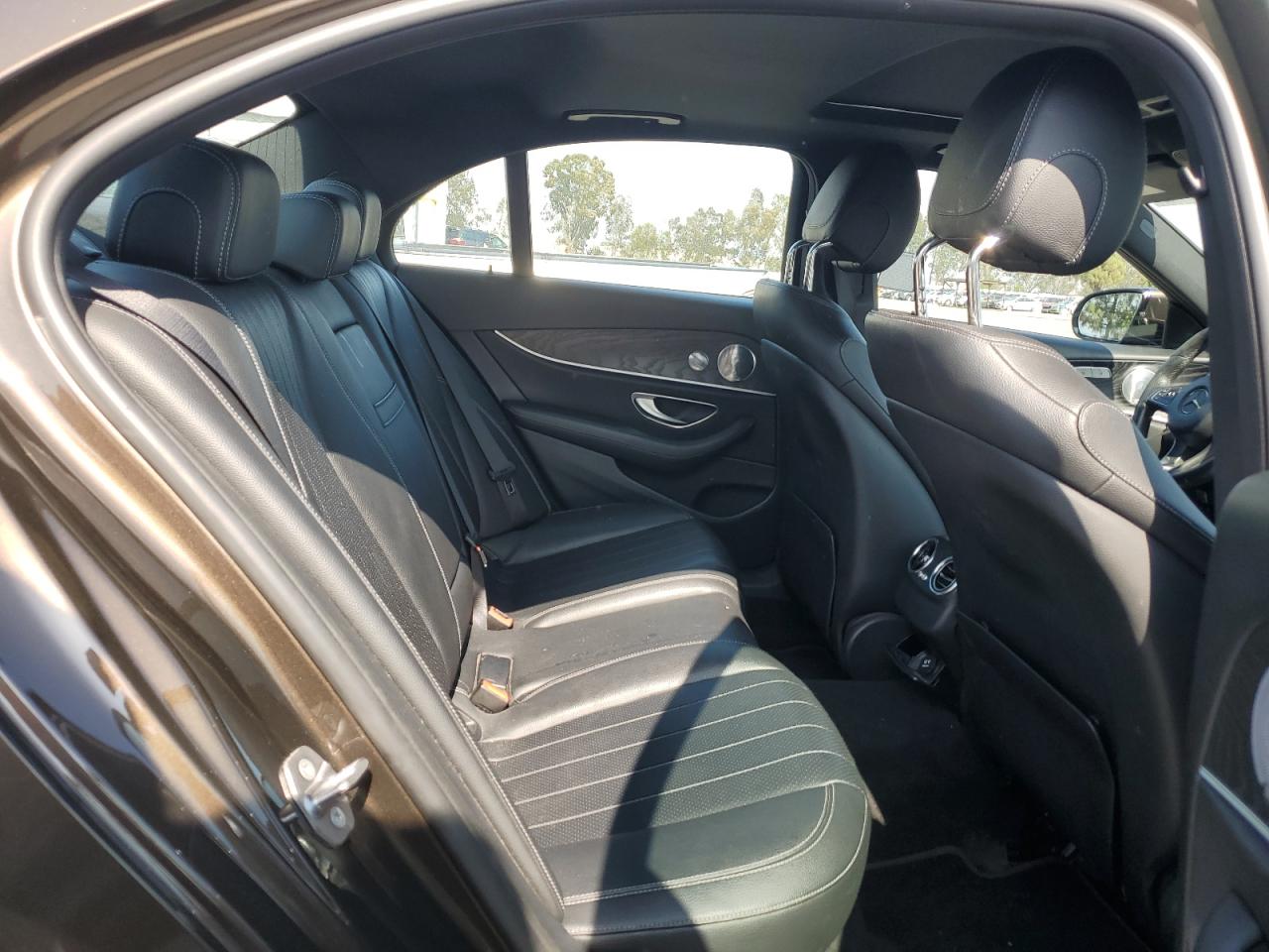 2018 Mercedes-Benz E 300 VIN: WDDZF4JB6JA348092 Lot: 59627645