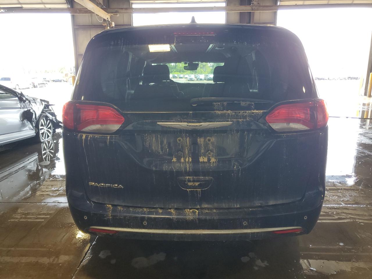 2020 Chrysler Pacifica Touring VIN: 2C4RC1FG0LR195603 Lot: 62296255