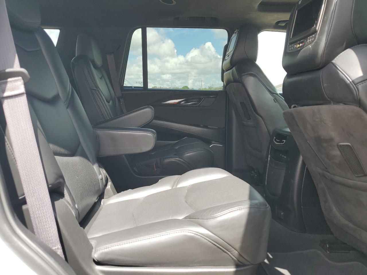 2017 Cadillac Escalade Platinum VIN: 1GYS4DKJ6HR275061 Lot: 60665235