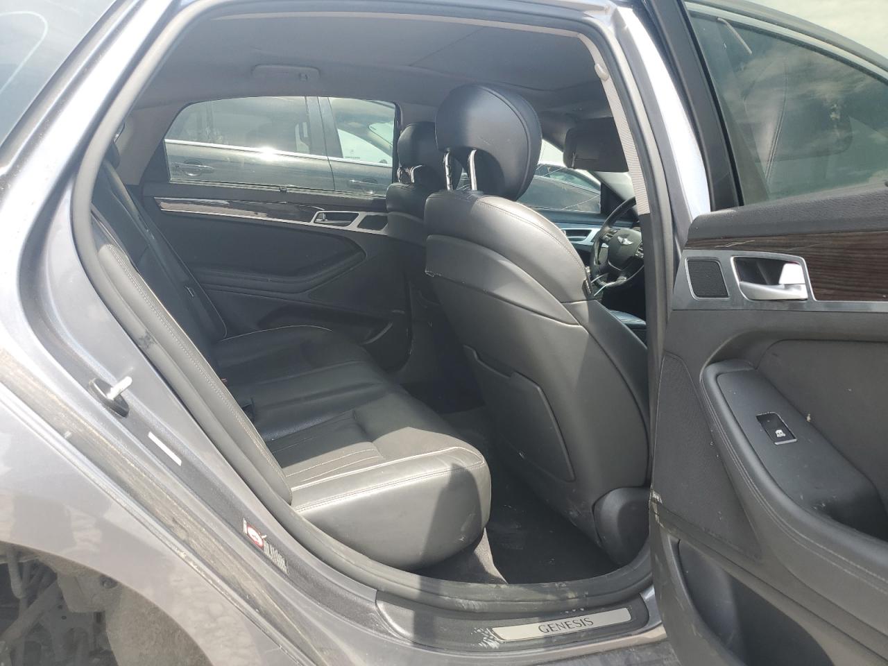 2015 Hyundai Genesis 3.8L VIN: KMHGN4JE6FU072562 Lot: 60419355