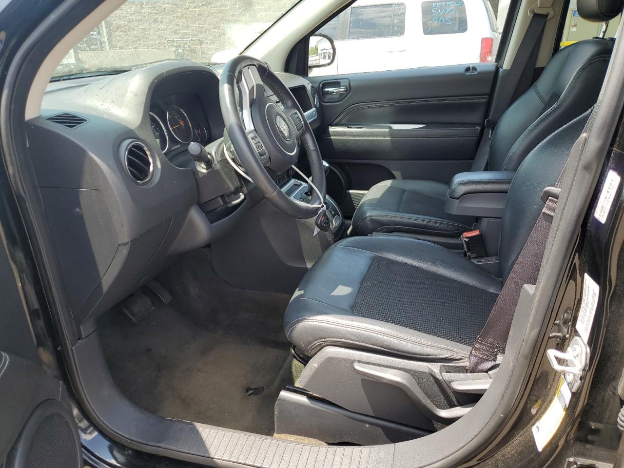 2016 Jeep Compass Latitude VIN: 1C4NJDEB1GD663102 Lot: 61661615