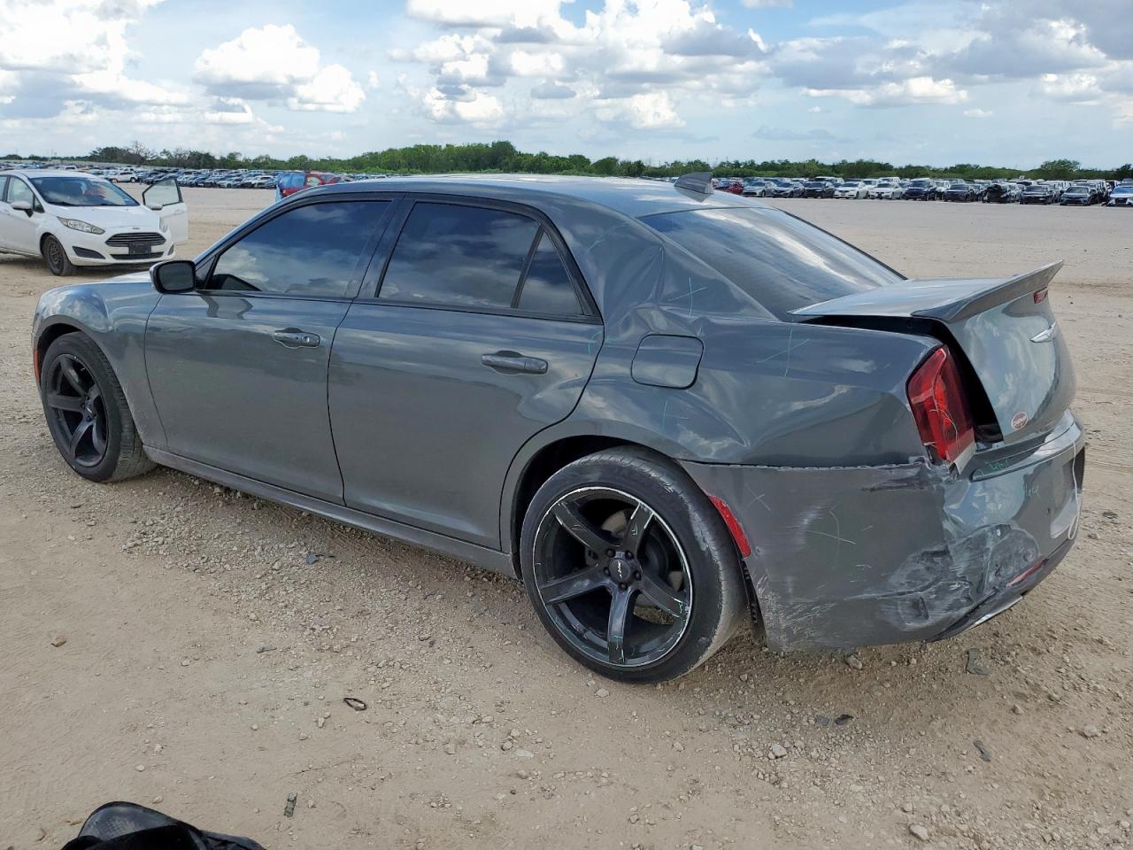 CHRYSLER 300 2018 VIN 2C3CCABG1JH232399 фото 2
