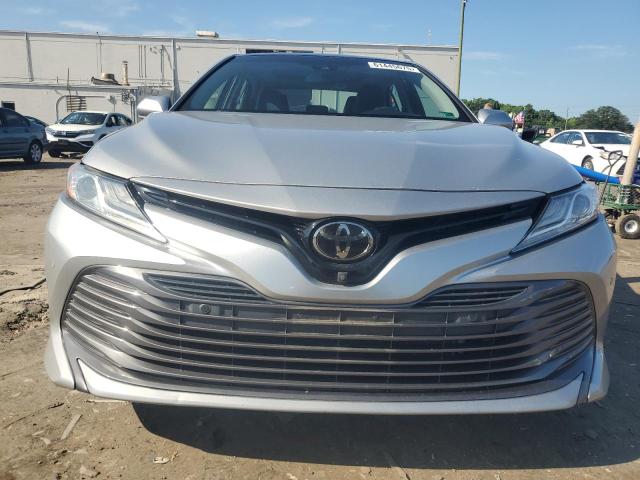  TOYOTA CAMRY 2018 Srebrny