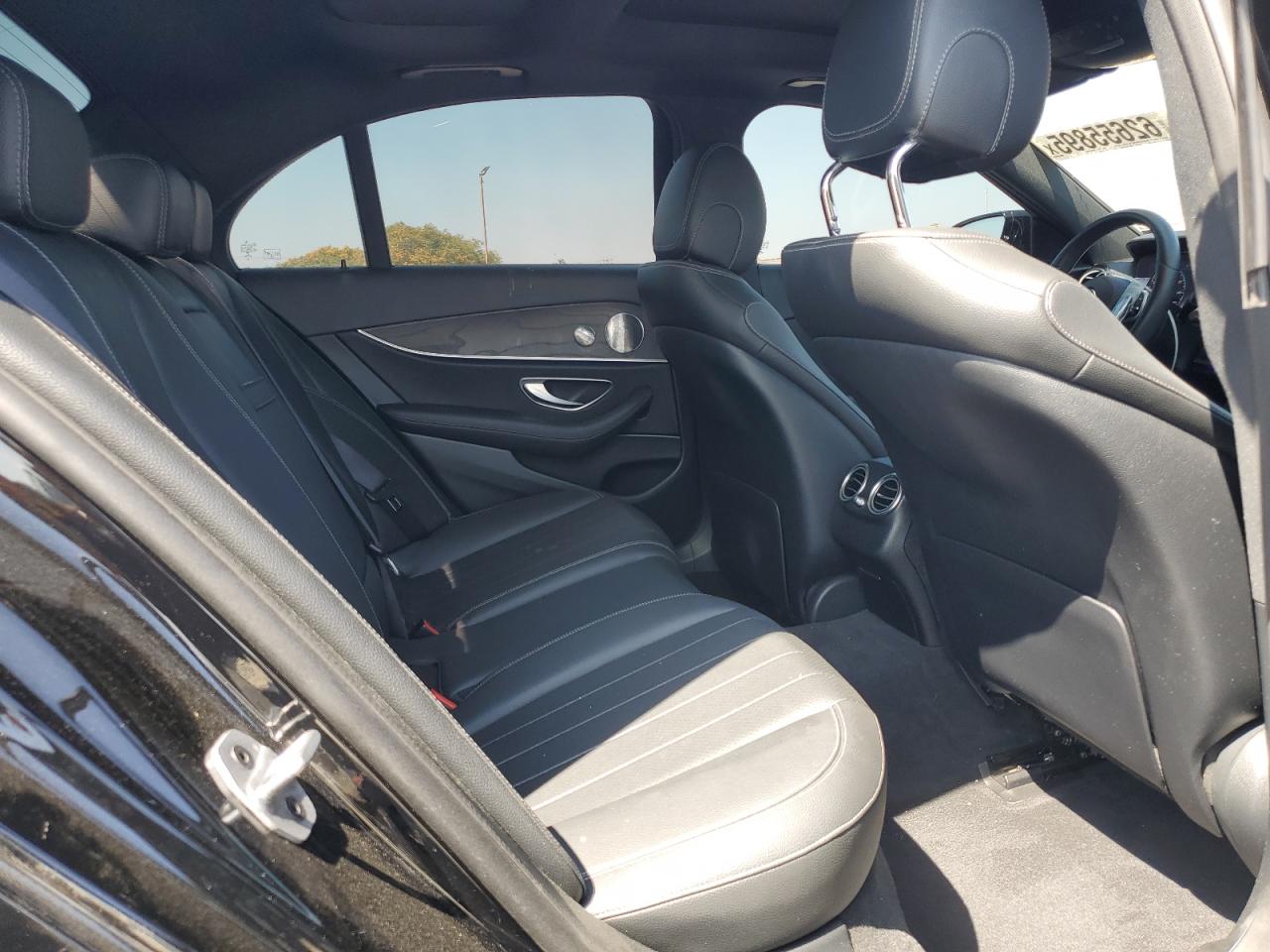 2019 Mercedes-Benz E 300 VIN: WDDZF4JB2KA611308 Lot: 62655895