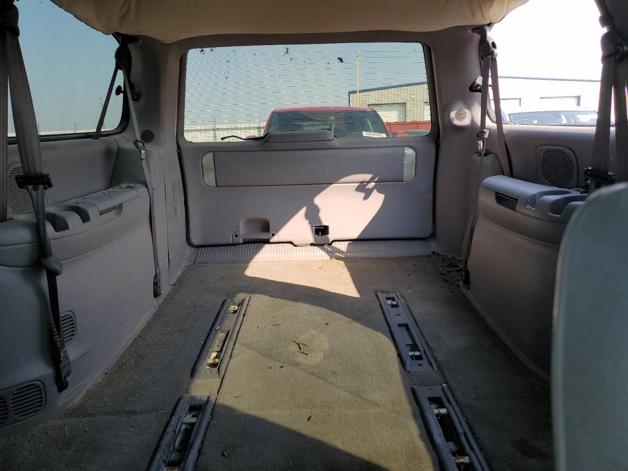 2000 Dodge Grand Caravan Es VIN: 1B4GP74L3YB684949 Lot: 97647555