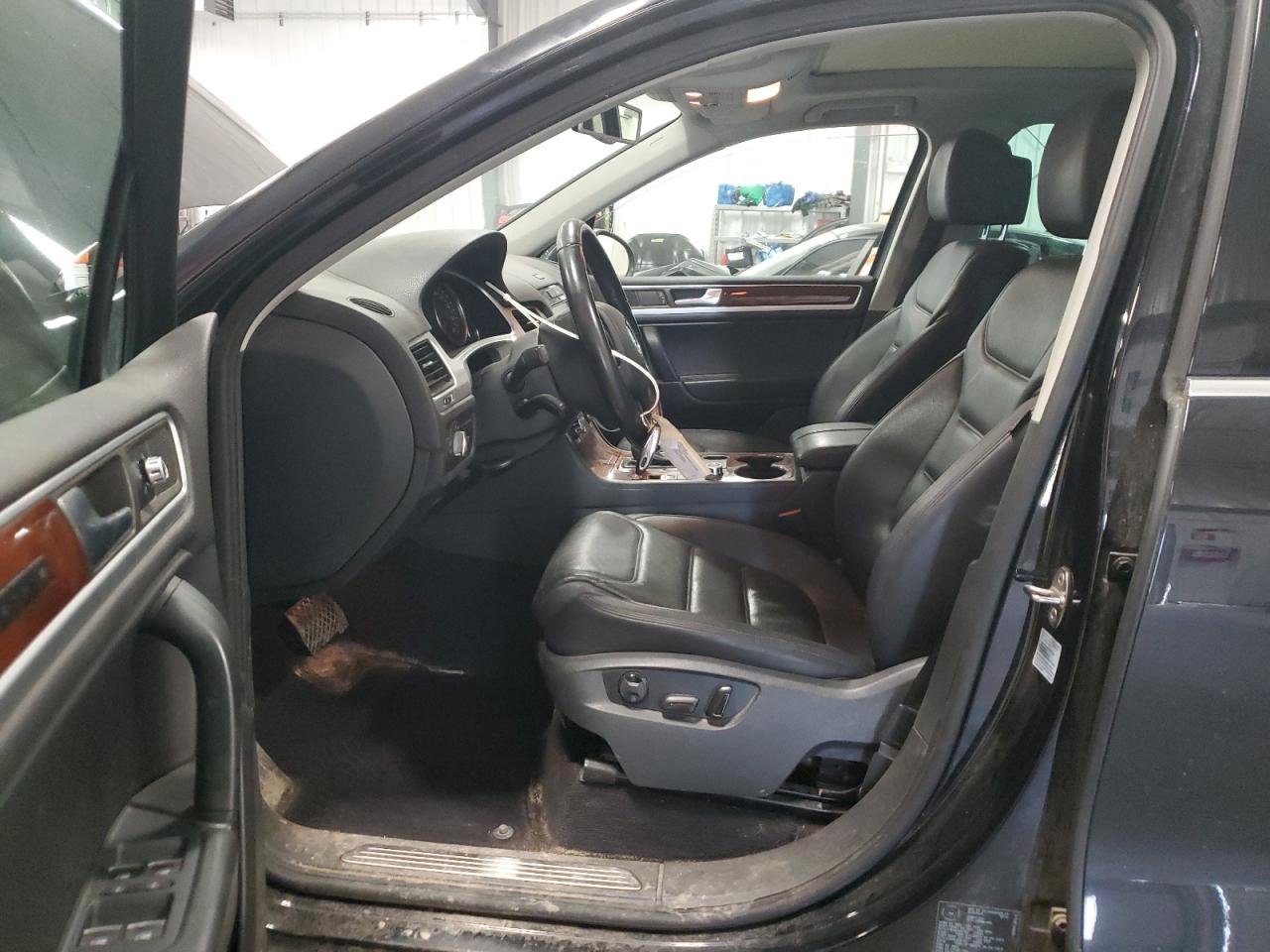 2013 Volkswagen Touareg V6 VIN: WVGDF9BP7DD000957 Lot: 62261895