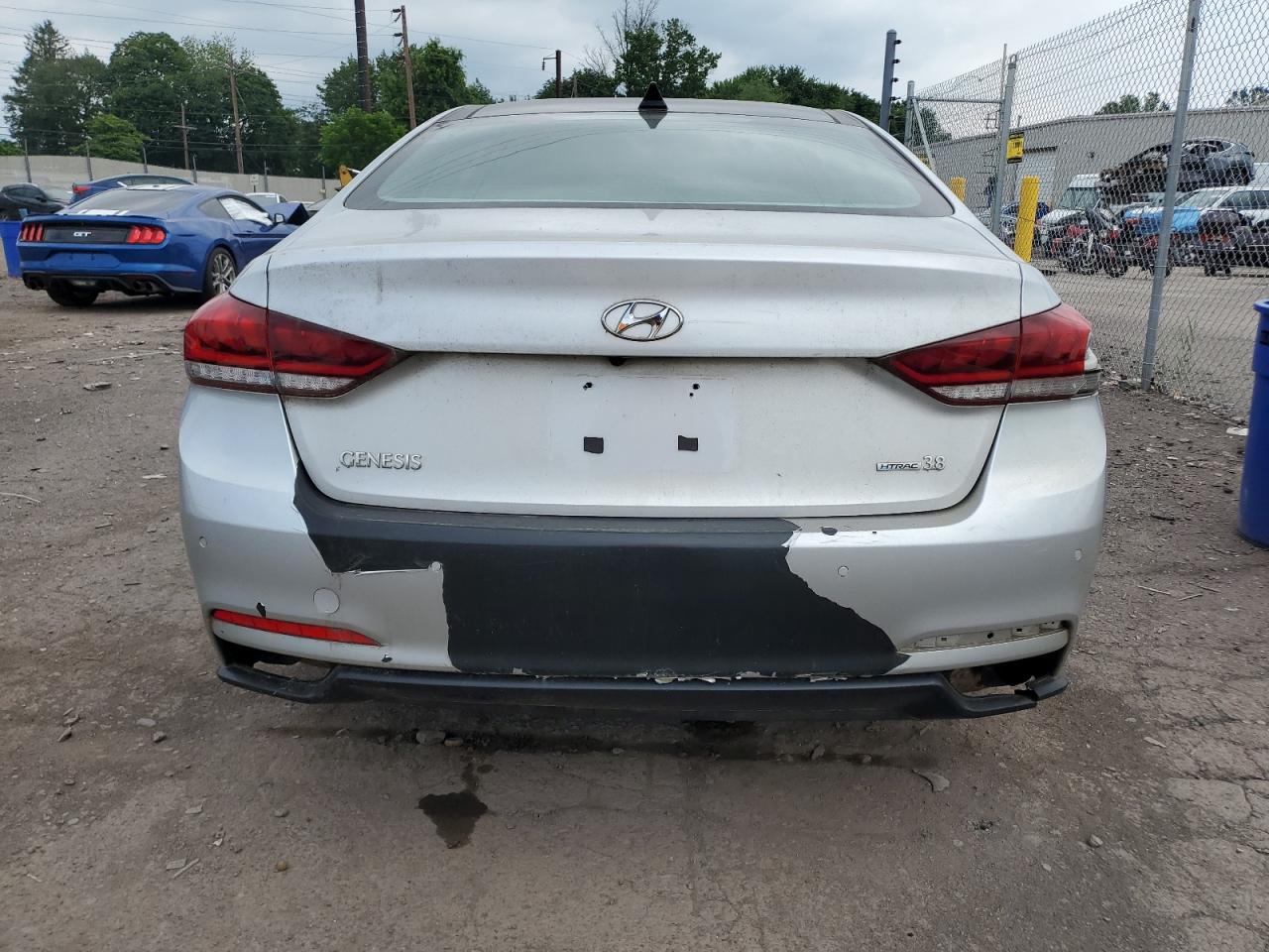 2015 Hyundai Genesis 3.8L VIN: KMHGN4JE3FU038563 Lot: 62429625
