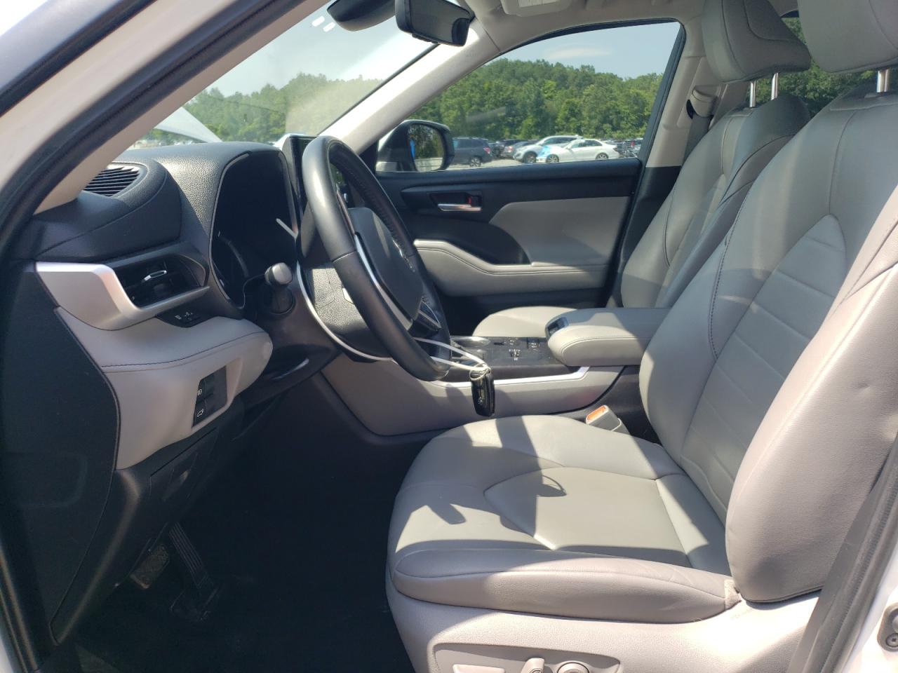 2022 Toyota Highlander Hybrid Xle VIN: 5TDGBRCH7NS555871 Lot: 61969395