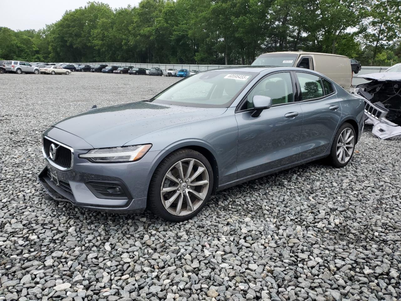 2021 Volvo S60 T6 Momentum