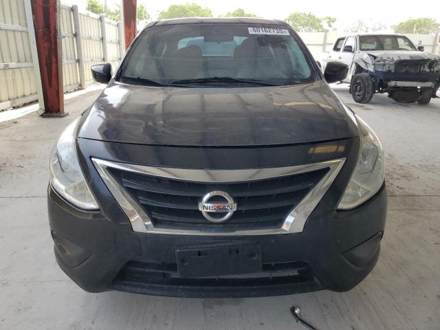 Sedans NISSAN VERSA 2016 Czarny