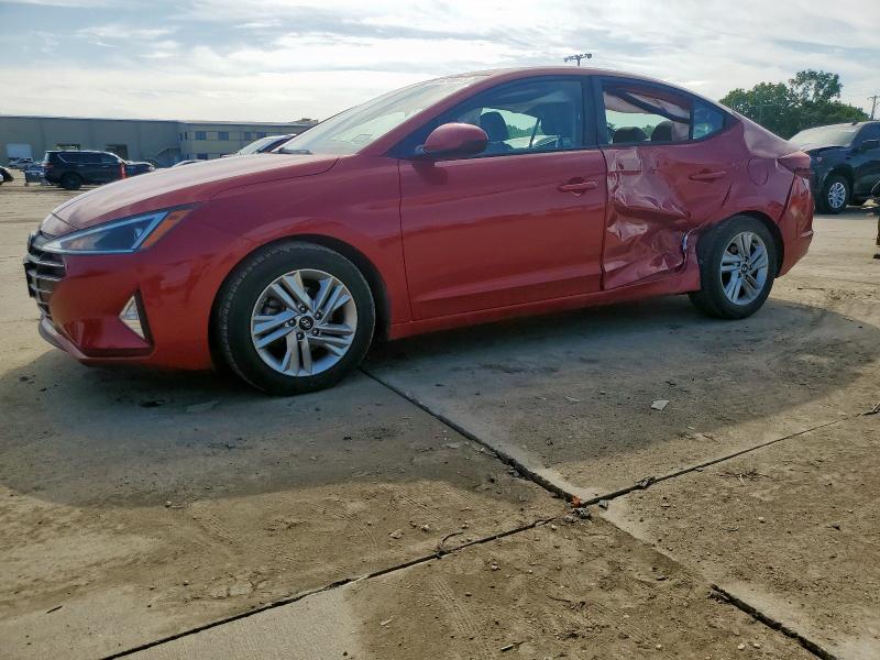  HYUNDAI ELANTRA 2019 Красный