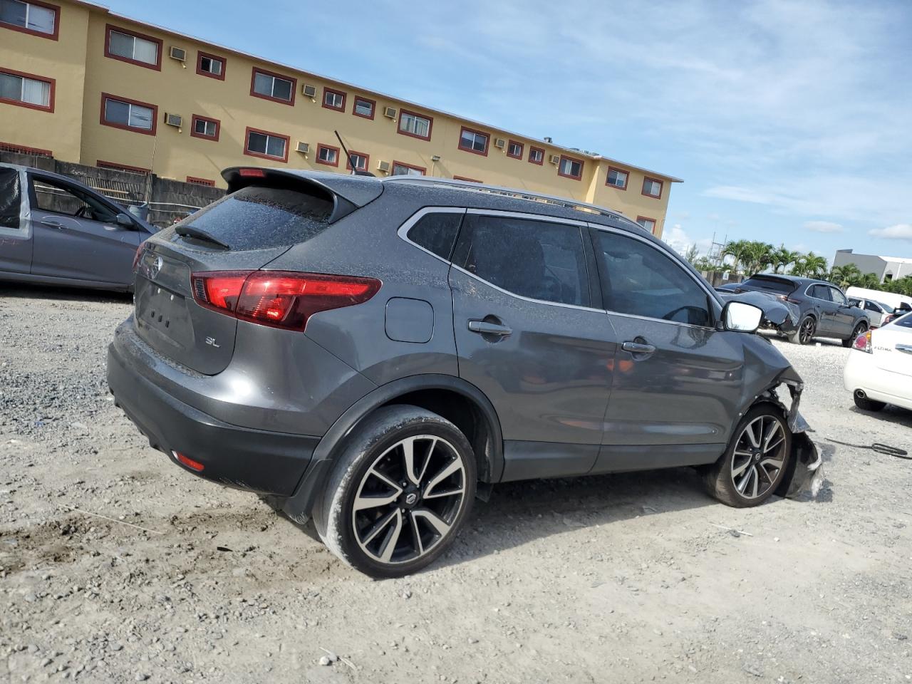 JN1BJ1CP4JW151607 NISSAN ROGUE 2018