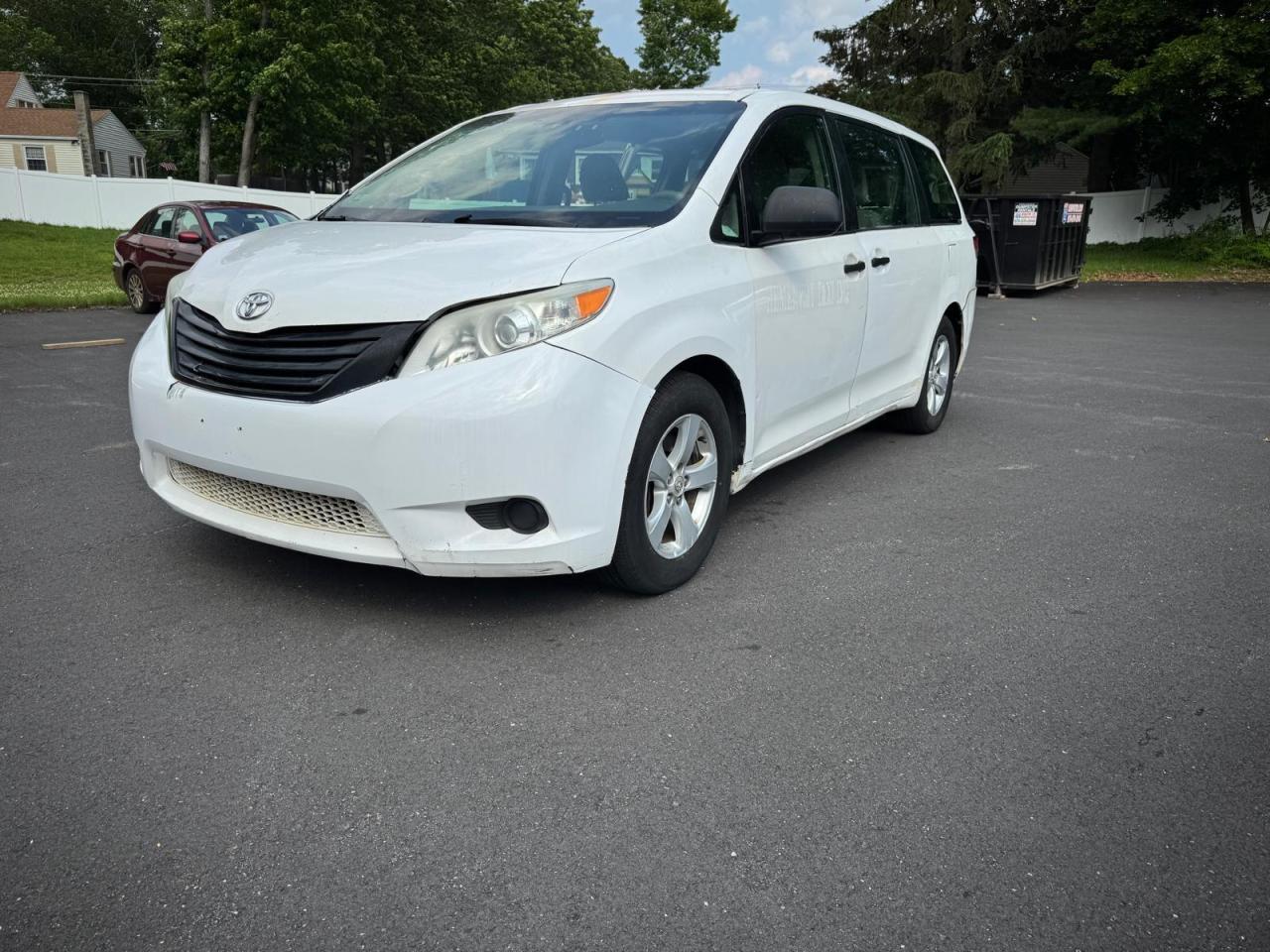 2014 Toyota Sienna იყიდება North Billerica-ში, MA - Minor Dent/Scratches