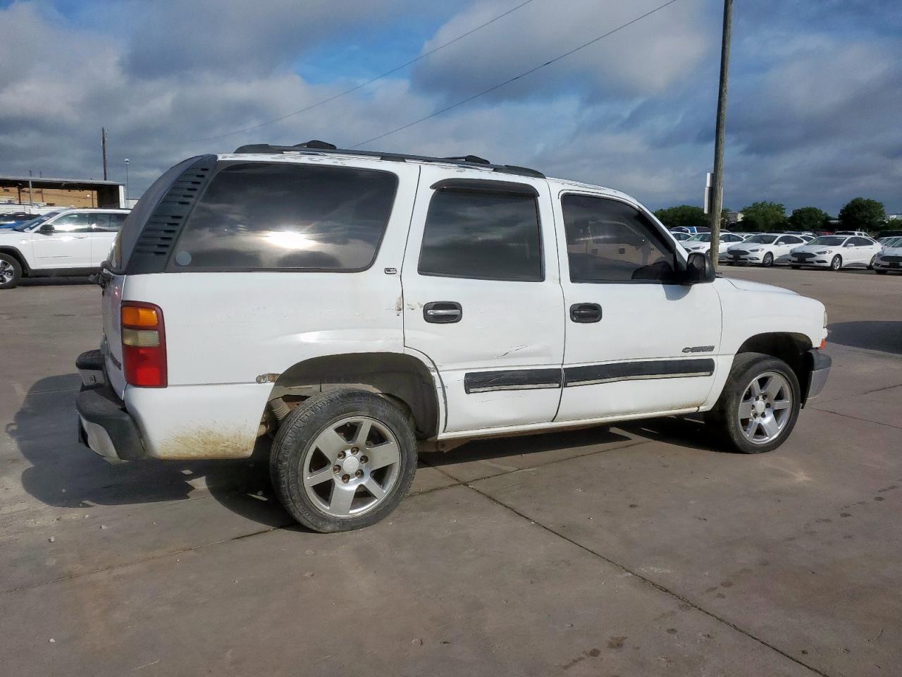 CHEVROLET TAHOE 2001 VIN 1GNEC13TX1J139256 фото 3