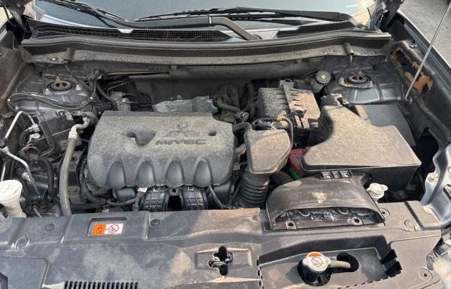  MITSUBISHI OUTLANDER 2018 Silver