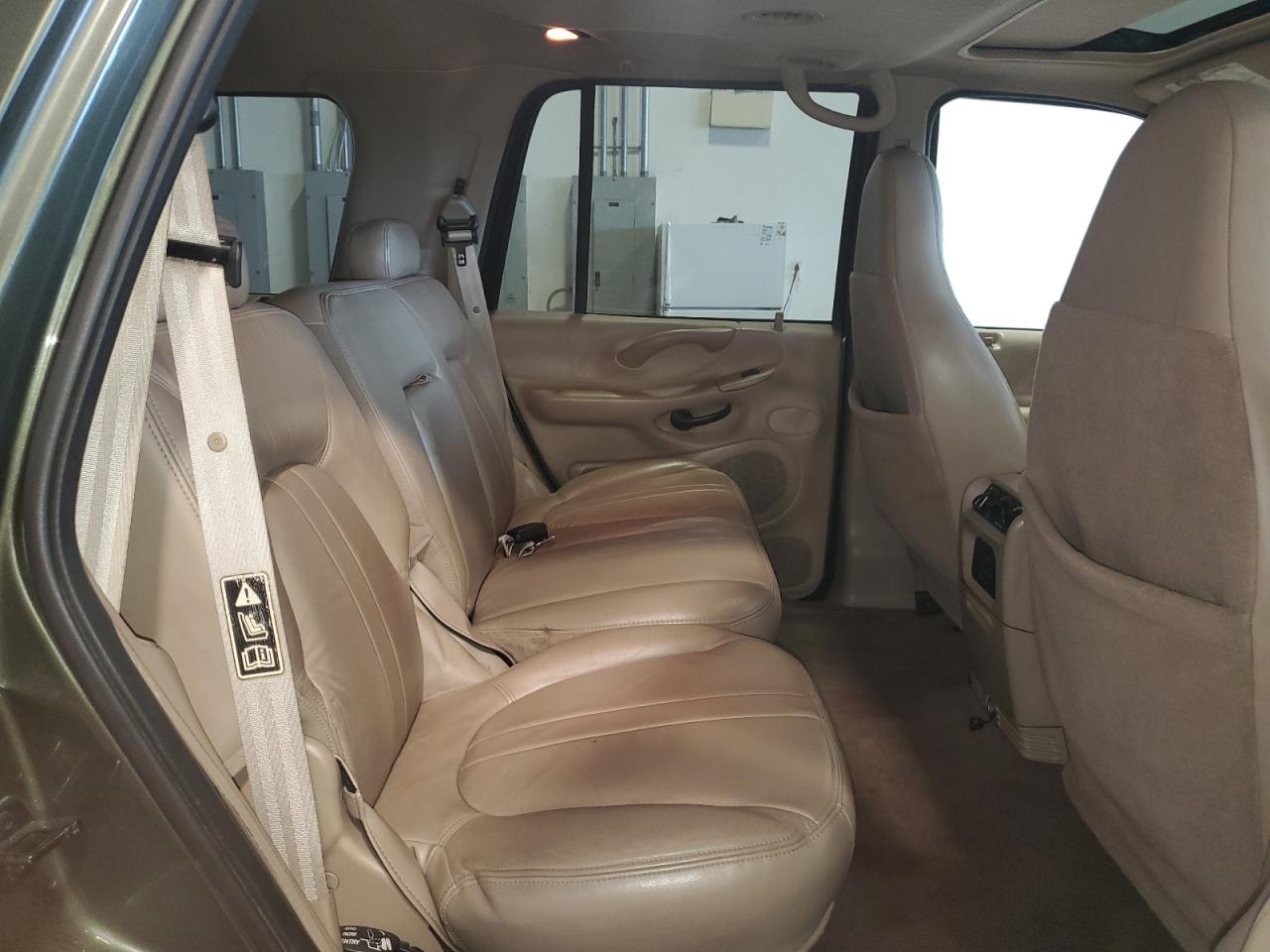 2001 Ford Expedition Eddie Bauer VIN: 1FMPU18L91LA77047 Lot: 61570815