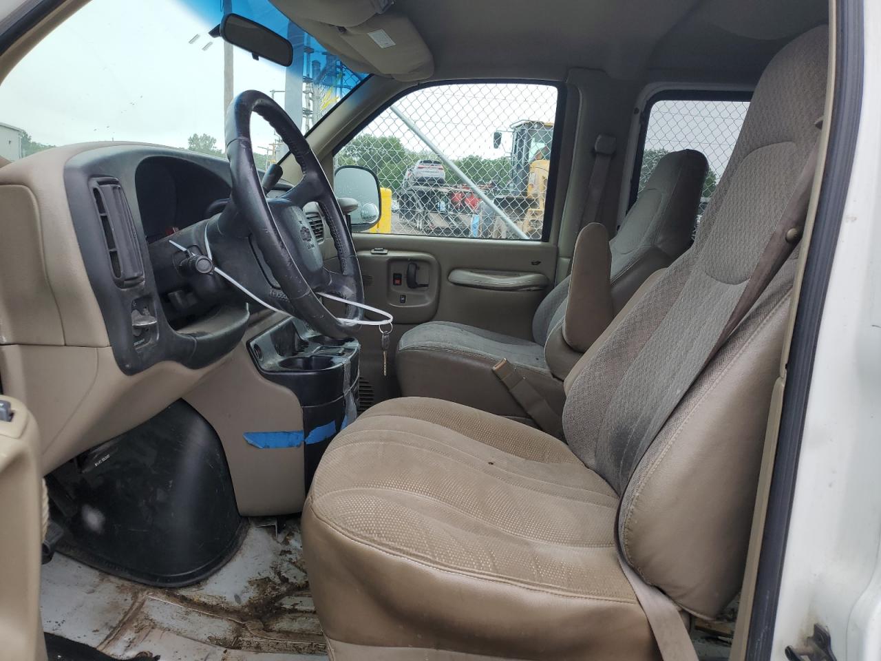 2001 Chevrolet Express G1500 VIN: 1GNFG15R111206689 Lot: 61071575