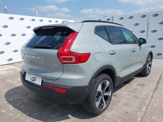 2025 VOLVO XC40 + B4
