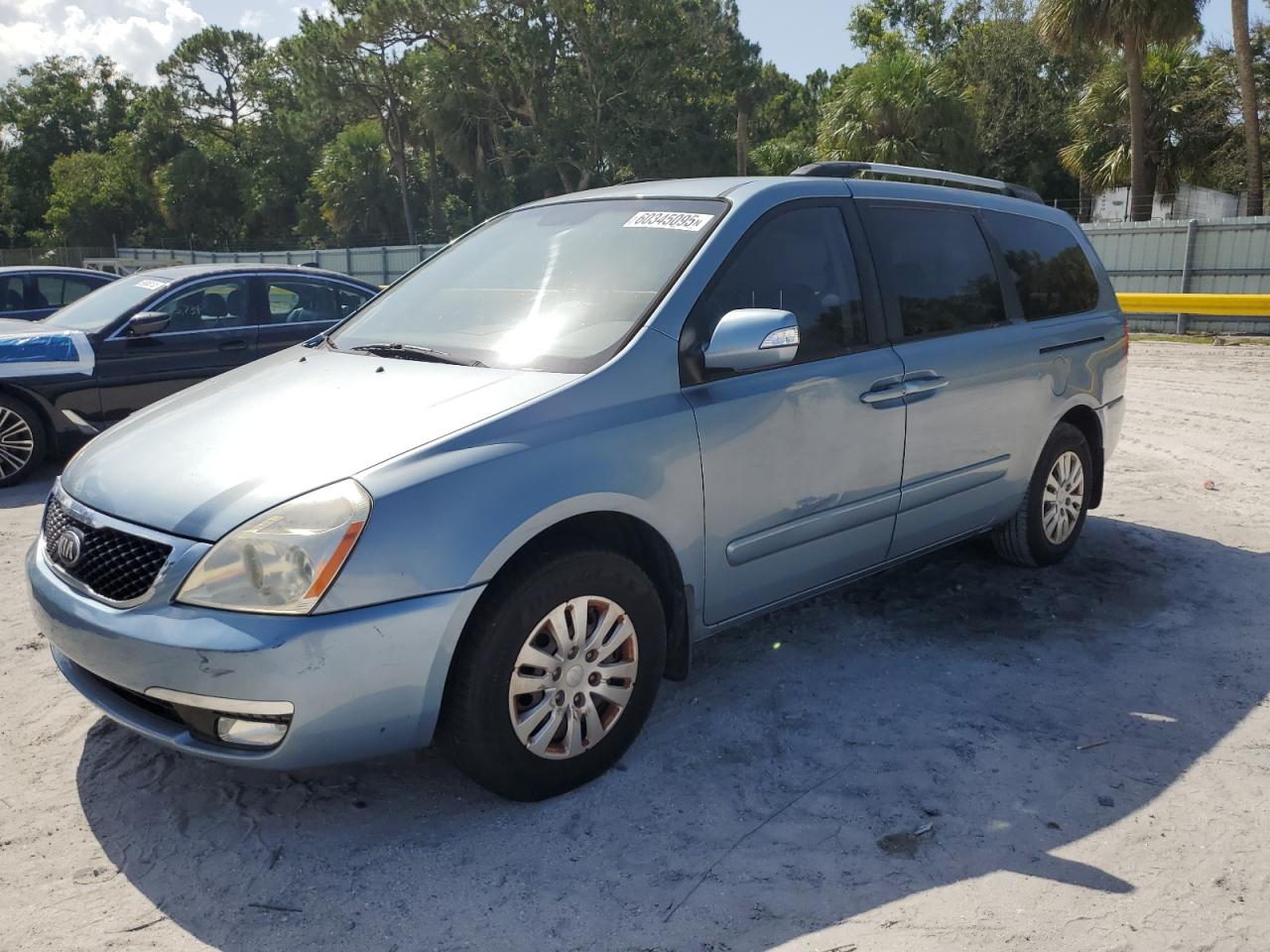 2014 Kia Sedona Lx for Sale in Fort Pierce, FL - Minor Dent/Scratches