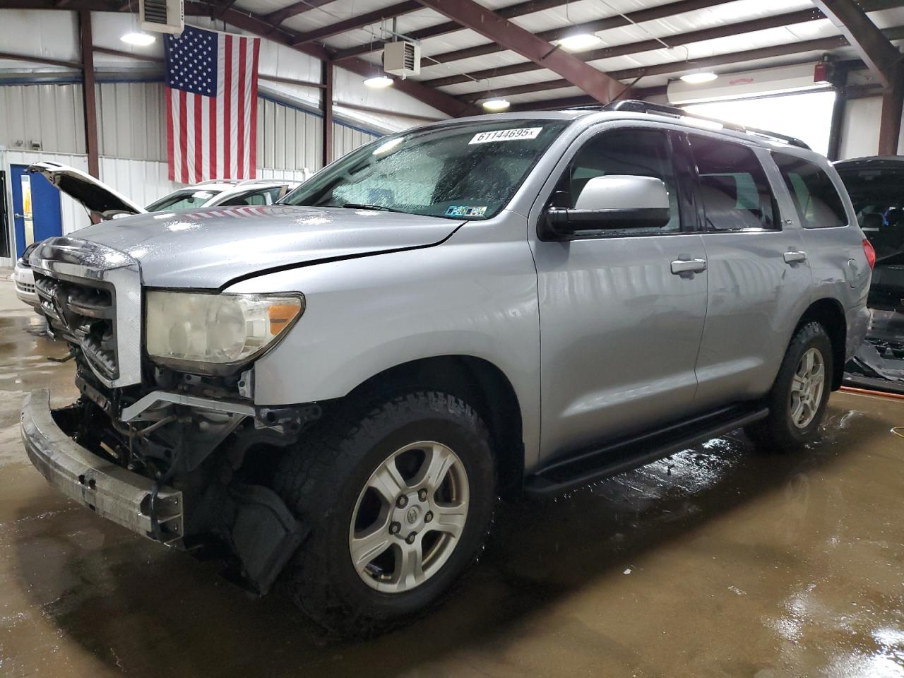 2014 Toyota Sequoia Sr5 na sprzedaż w West Mifflin, PA - Front End