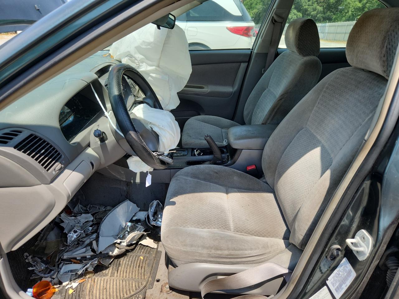 2002 Toyota Camry Le VIN: 4T1BE32KX2U549111 Lot: 62652995