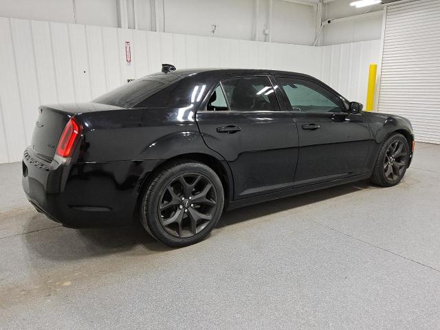  CHRYSLER 300 2022 Czarny