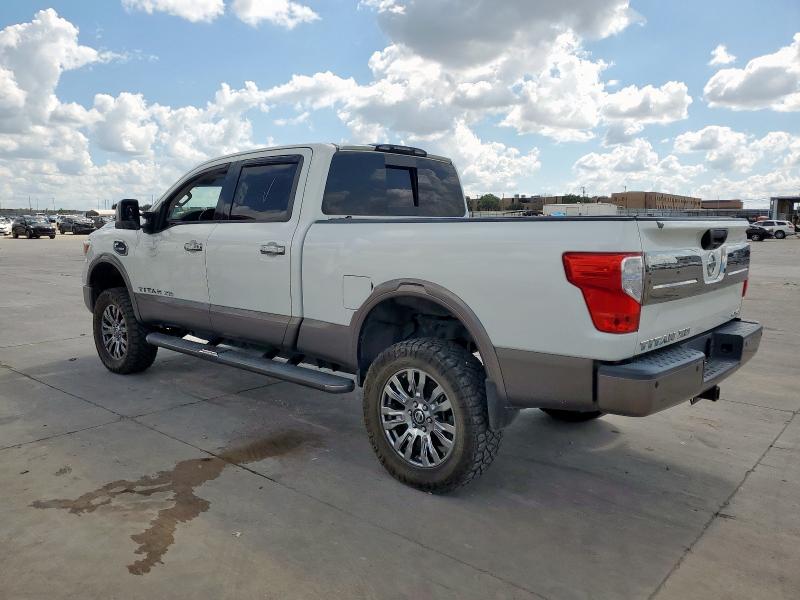 Pickups NISSAN TITAN 2016 Biały