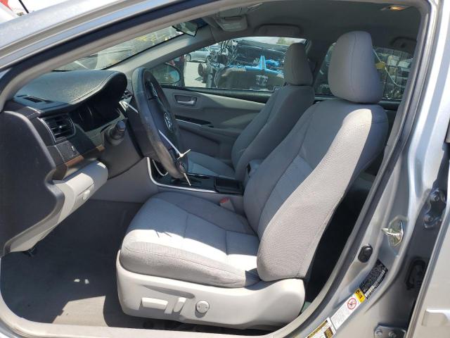 Sedans TOYOTA CAMRY 2016 Srebrny