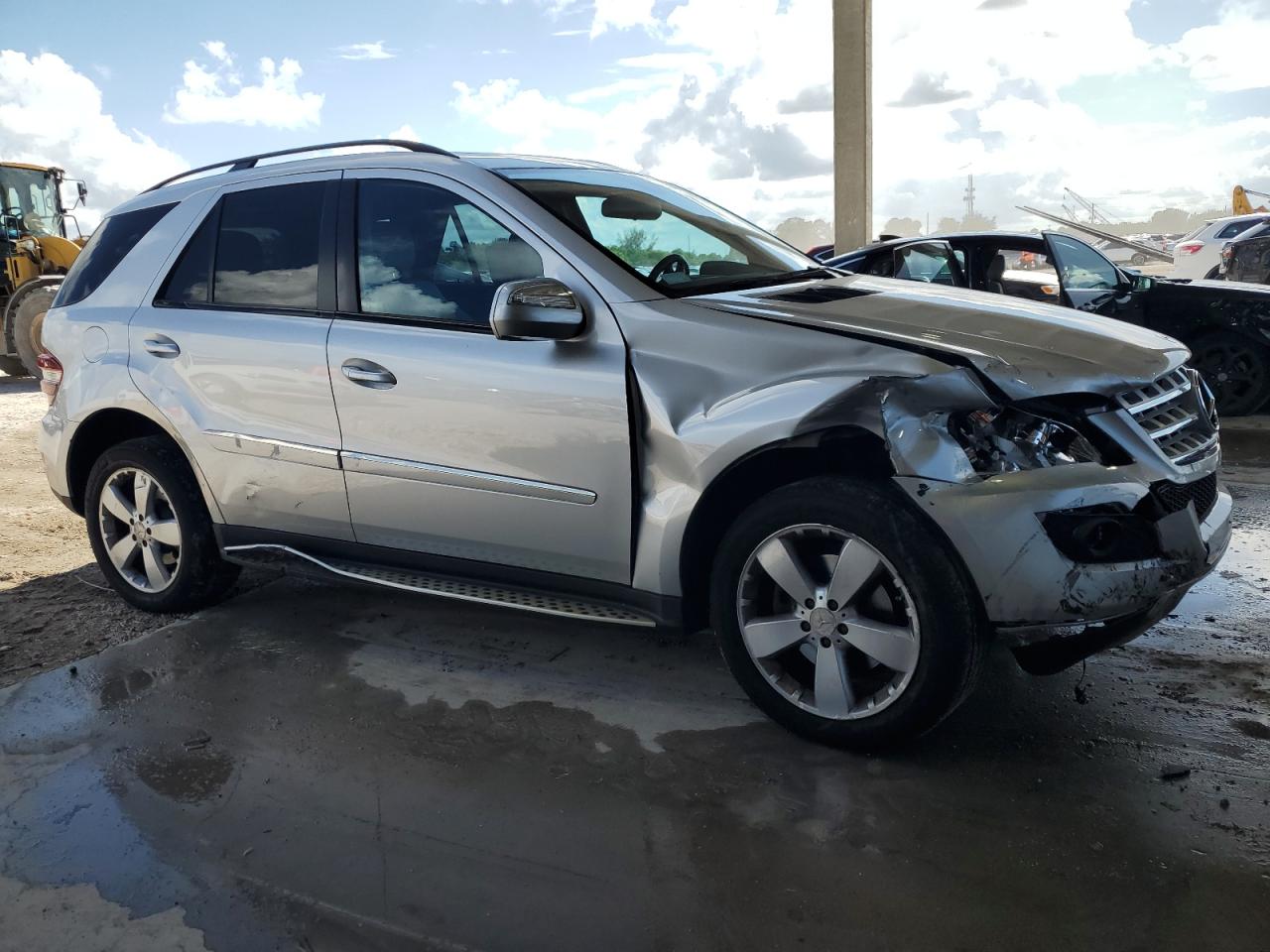 MERCEDES-BENZ M-CLASS 2009 VIN 4JGBB86E69A462442 photo 4