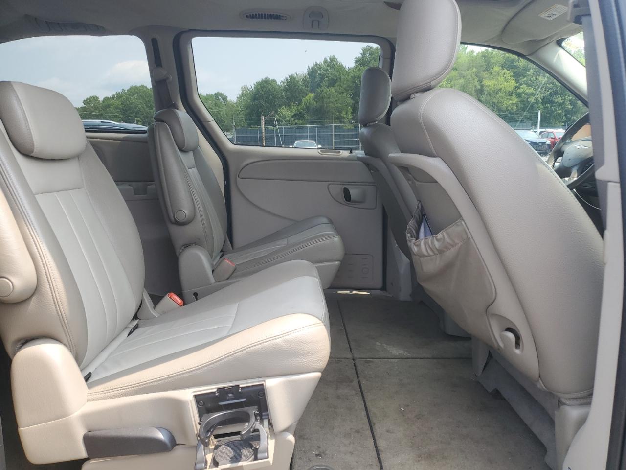2005 Chrysler Town & Country Touring VIN: 2C4GP54L35R376281 Lot: 60508405
