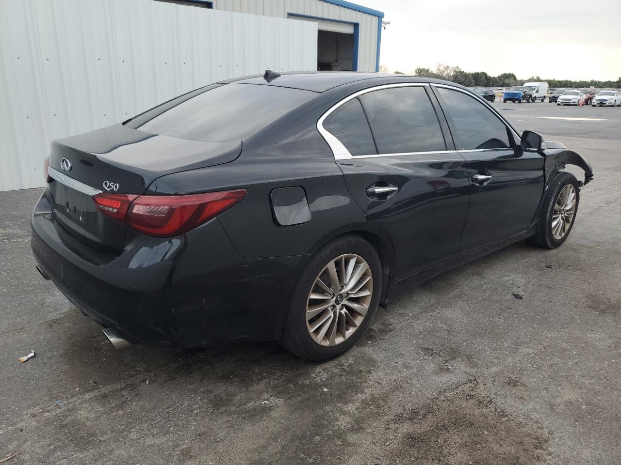 2018 Infiniti Q50 Luxe VIN: JN1EV7AP1JM364582 Lot: 61989285