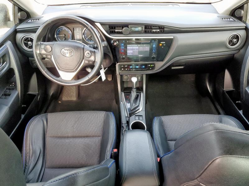 Sedans TOYOTA COROLLA 2017 Złoty