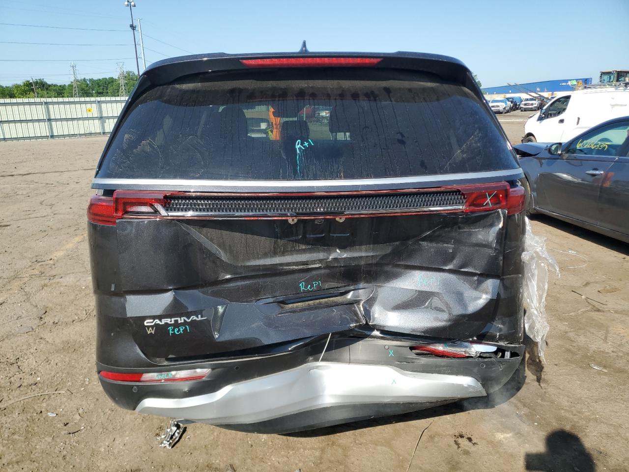 2024 Kia Carnival Lx VIN: KNDNB4H34R6392495 Lot: 60256835