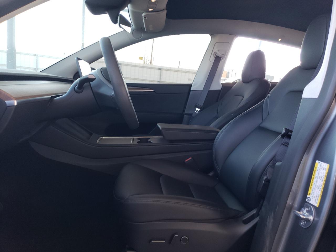 2025 Tesla Model Y VIN: 7SAYGDEE9SF240505 Lot: 60691095