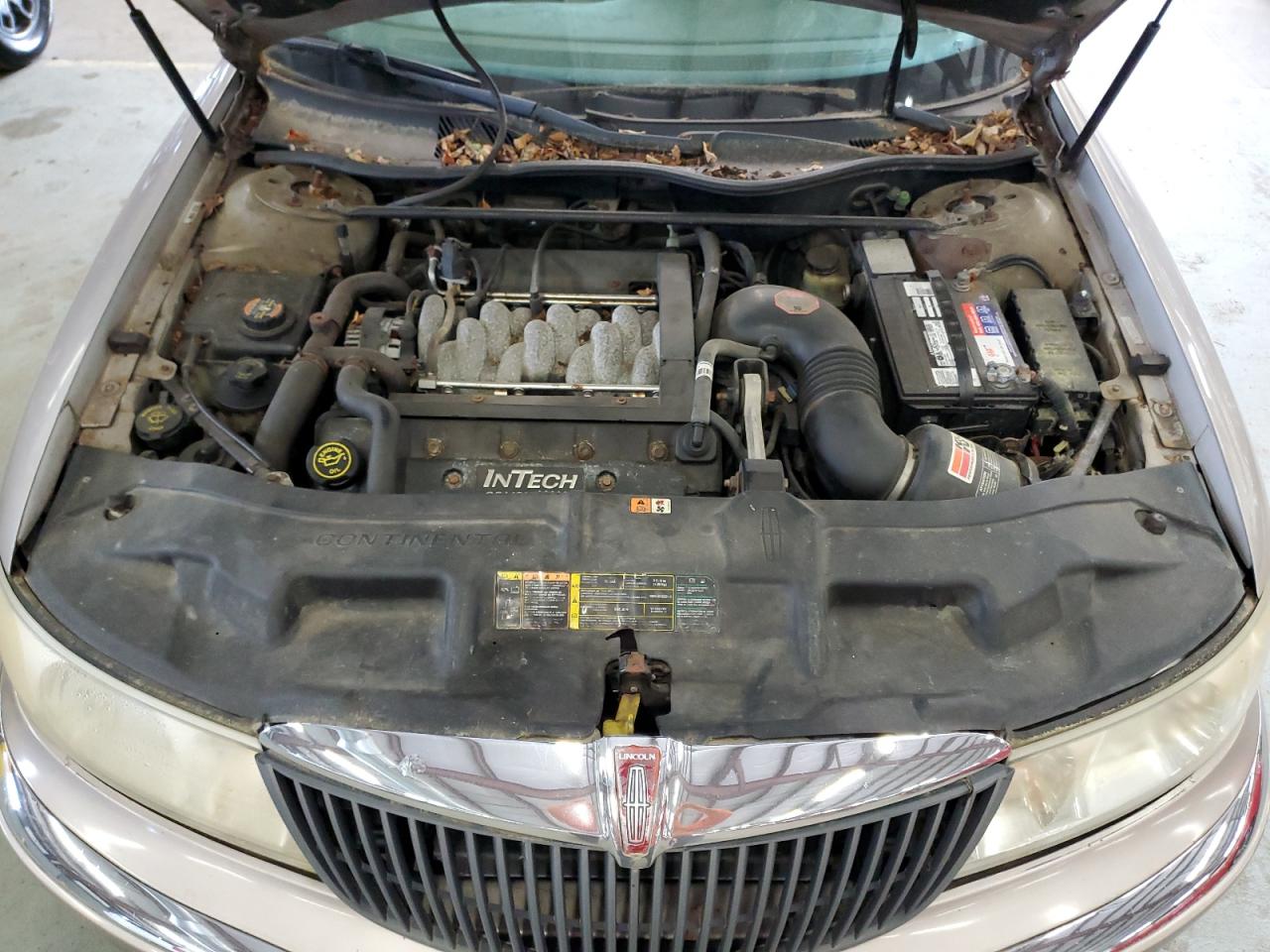 2000 Lincoln Continental VIN: 1LNHM97V1YY909595 Lot: 63145915